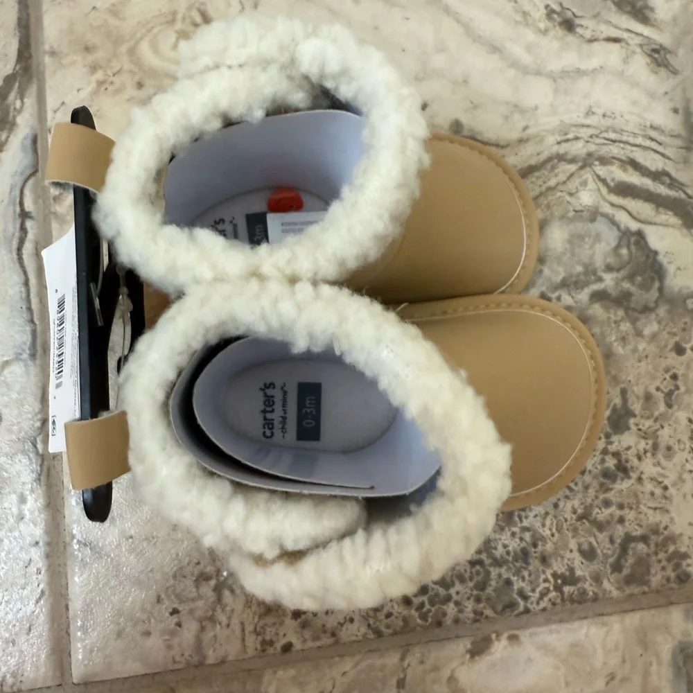 NWT size 0-3 months CartersTan Faux Fur Lined Boots